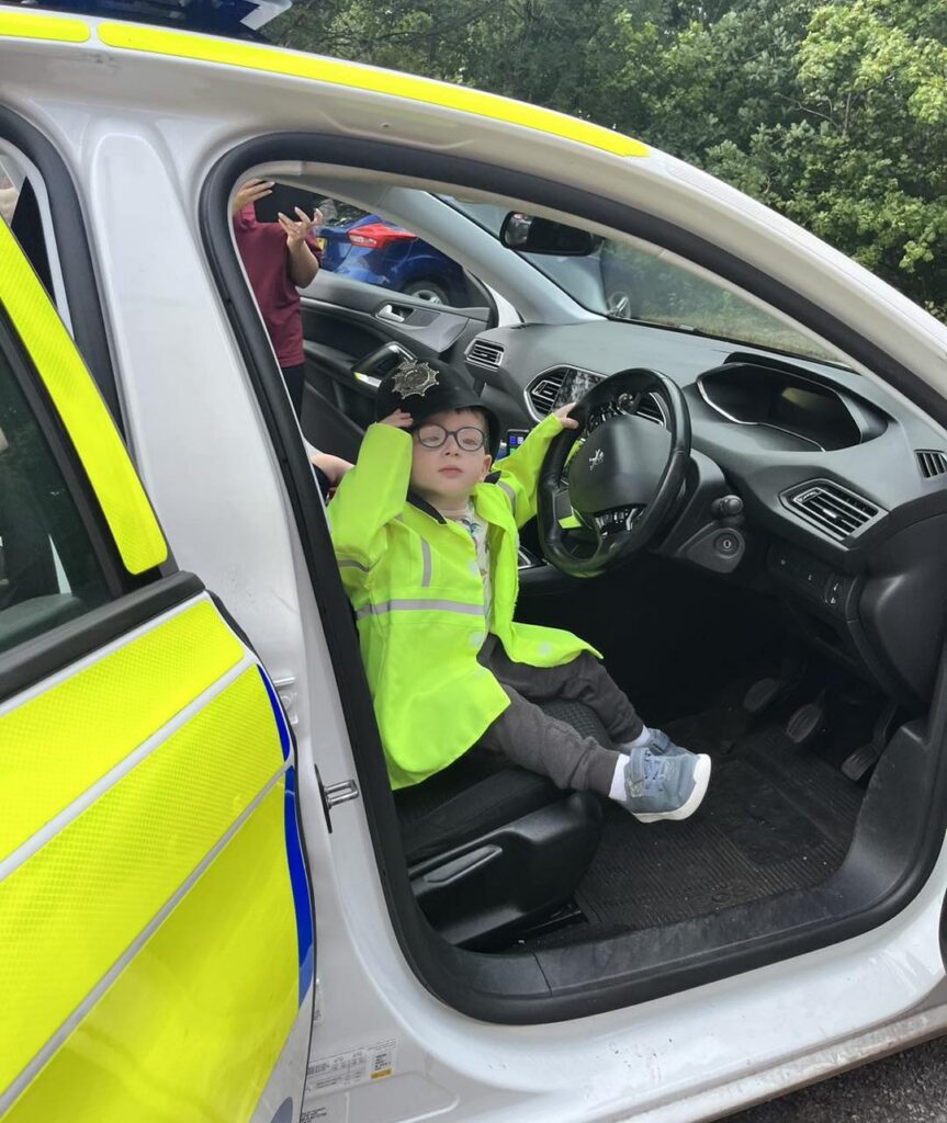 Stalybridge children ‘on duty’ with fun police visit!