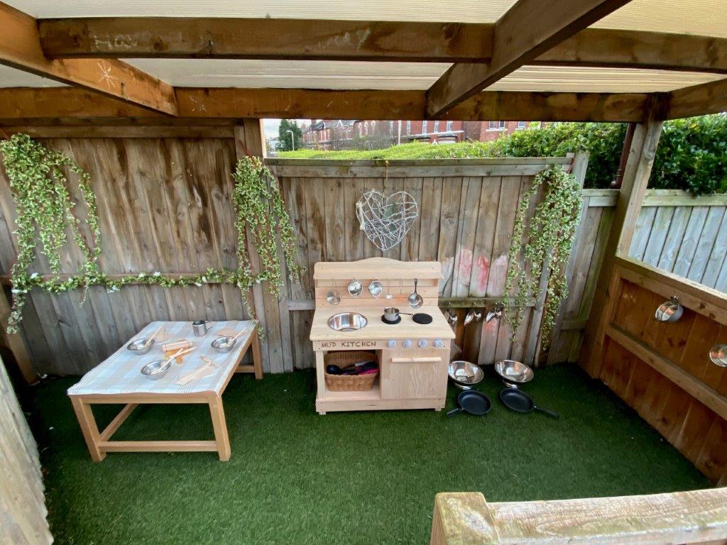 kids planet southport day nursery outside space