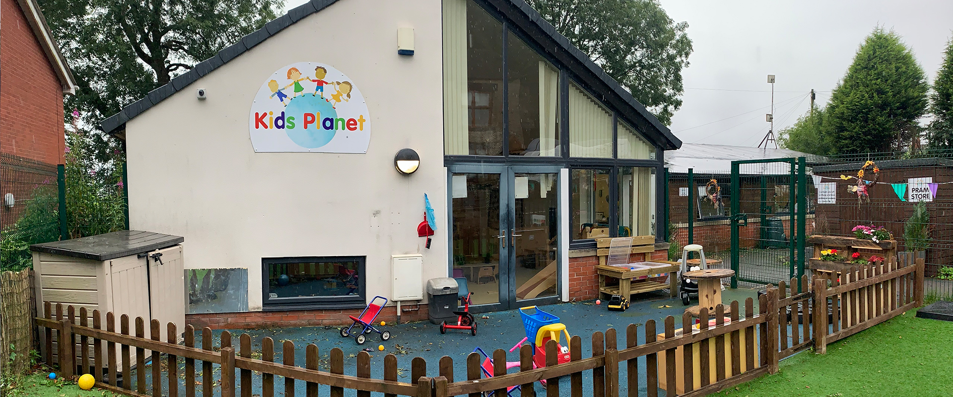 Kids Planet Springhead: Village daycare nursery near Oldham with park, shops & secure outdoor spaces