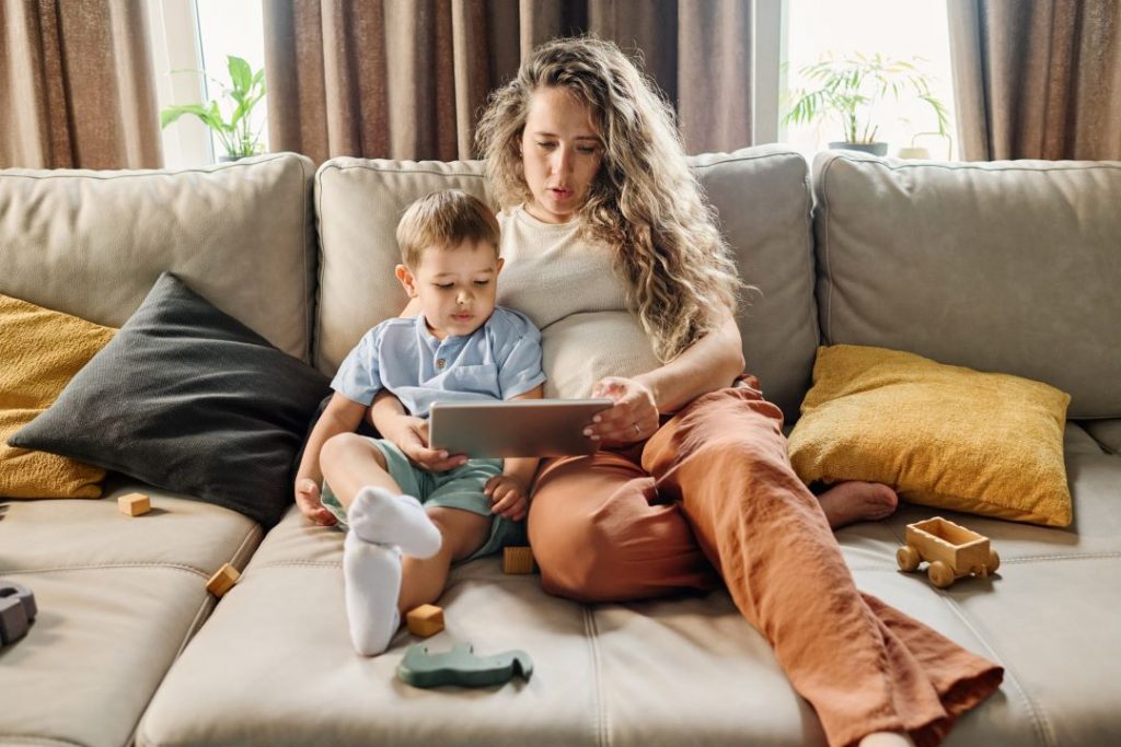 how to keep young children safe online